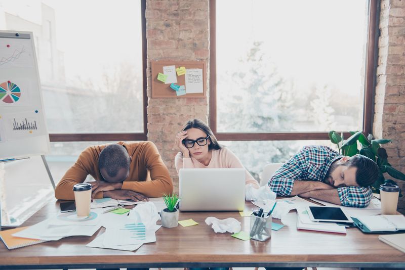 Was hilft gegen die Müdigkeit im Büro?