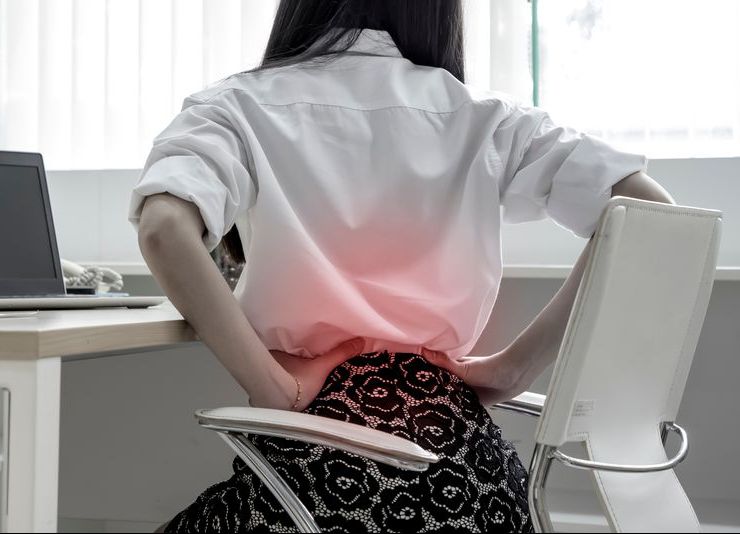 Rückenschmerzen durch Büroarbeit – so schaffst du Abhilfe